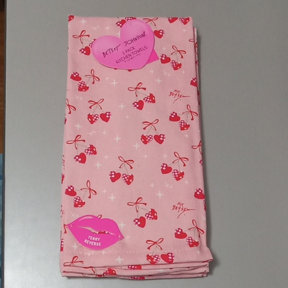 Betsey Johnson Valentines Day Kitchen Towel Set ❤️❤️❤️